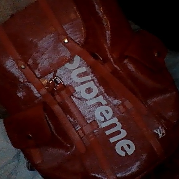 SUPREME Louis vuitton CHRISTOPHER EPI RED BACKPACK - Picture 2 of 2